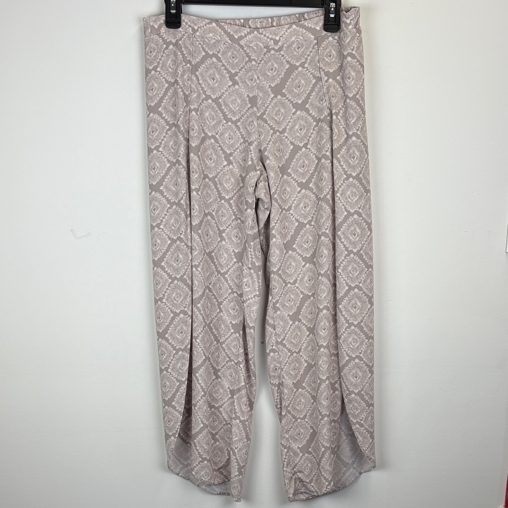 Roan + Ryan Geometric Print Flowy Pants with slits Size medium